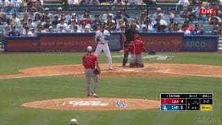 大谷翔平、菊池雄星にバットを折られて思わず“フリーズ”リアクション…凶悪チェンジアップで“鈍い音”→打席で動けず「バット裂けたぞ」