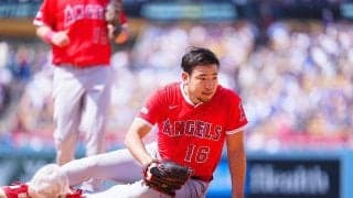 菊池雄星がアクシデント降板　6回途中1失点、初勝利の権利も…右足首を痛めたか