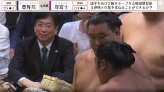 「そういうところ好き」横綱・豊昇龍が尊富士に…“素の行動”にファン感嘆 立ち合い変化、行司転倒にも動じず土俵下で