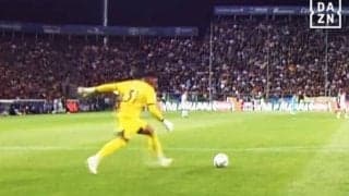 「レベチすぎる！」鈴木彩艶の“70m超級フィード”にSNS騒然「どこに飛ばすか見えててすごい」「日本代表でも活かしたい」「ビッククラブが興味を持つのも納得」