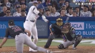 もうワケわからん！ 大谷翔平、当てただけで”まさかの光景”「飛ばしすぎ」「なんで入る？」 172キロ逆方向豪快弾→野手のはるか頭上を“爆速通過”