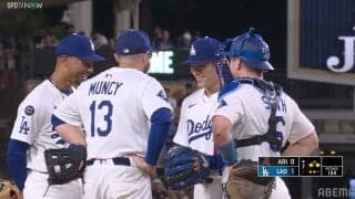 頼んだぞ！山本由伸、ピンチの場面で“胸アツ光景”「泣けるやつ」「良い雰囲気」チームメイトとのやり取りにファン感動