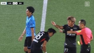 「レッドカードだろ」「妥当な判定」Jリーグの“DOGSO未遂”でファン大論争！川崎DFが浦和FWを引っ掛けた瞬間「ハーフウェーラインだし」「ファウルなければ決定機」