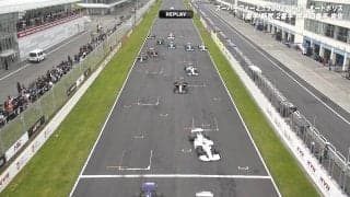 レーススタートも「動かなかった」 はためく黄旗…あわや大事故も後続ドライバーが”かろうじて”避ける、瞬時の反応にも驚き