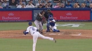 もうワケわからん！ 山本由伸、とんでもない魔球で“まさかの光景”「怖っ！」「エグい」空振りしたのに直撃… 打者の手元で曲がりすぎてしてしまう