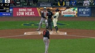 一体、どうすれば… 菅野智之に“打者が混乱”「これはエグい」「さすがベテラン」 絶妙すぎる“魔球スイーパー”… 全く動けず見逃し三振で呆然