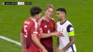 あわや喧嘩勃発！「この2人やり合ったらこえぇよ」「相撲やってる」ポジショニング争いでバチバチの組み合い→一触即発のフェイスオフでスタジアム騒然