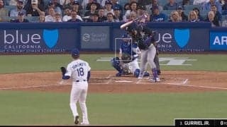 こんなの絶対打てない！ 山本由伸、魔球が落ちすぎて“打者に異変”「えげつない」「タチ悪い」 思いきり“マン振り”→体勢がスゴいことになる