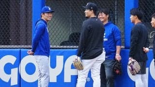 山本由伸、千賀滉大を15分出待ち　38分の長時間談笑…防御率ナ1位＆2位が再会、大谷も参加