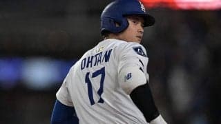 大谷翔平、打席で“びしょ濡れ”に　頭を何度も振る仕草…襲われたアクシデント