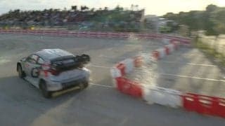 こんなオジエは見たことない！？ 攻めすぎて“水ぶちまけ”激走…世界八冠レジェンド、珍しい“接触走法”炸裂