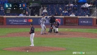 「ミスターメッツいるじゃん」大谷翔平の打席でネット裏に敵軍マスコット登場！ コミカルな動きに反響「傘さしてるのシュール」