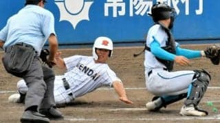 健大高崎４番が逆転の一打　山梨学院に勝ち決勝へ　関東地区高校野球