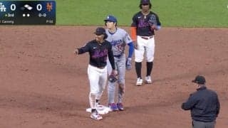 ワケわからん！ 大谷翔平の目の前で“珍ハプニング”「何が起きた」「ルール知らない？」 “衝突プレー”から相手野手陣が混乱… ブーイングの嵐