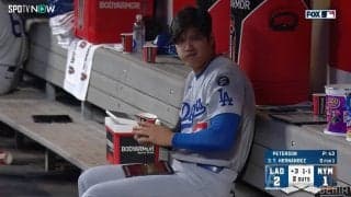 何をたくらんでる？大谷翔平、ベンチ内での“わるい顔”が話題「何その顔ｗ」「表情くるくる」