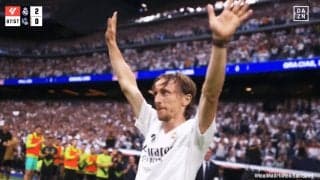 英雄モドリッチの目に涙…久保建英ら両チーム選手が花道→家族や盟友クロースと熱い抱擁「深夜に号泣」「マドリード史上最高の10番」ベルナベウ最終戦で感動セレモニー