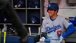 大谷翔平の新たなルーティン？　同僚と“フリフリ”…緊迫感忘れるひと時「可愛い」