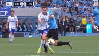 「退場やん！」「コントロールしてない」Jリーグの“ノーファウル判定”でSNS大論争「高井DOGSOやろ」「全条件を満たしてない」G大阪FWと川崎DFの接触が物議