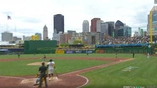 川に“爆速着水”！ 怪物打者、“198キロ場外弾”でまさかの光景「怪我人でるわ」「笑うしかない」計測史上最速… オニール・クルーズが“超弾丸アーチ”