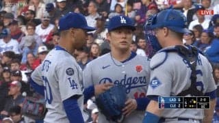 ベッツが、スミスが…山本由伸に喝を入れる“アニキたち” もはやお馴染みとなった“気合い注入”で今日もピンチを切り抜ける