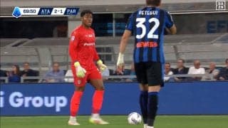 「精度えぐすぎる」パルマGK鈴木彩艶、“司令塔ばり縦パス”で同点ゴール演出！「ほんますごい」「鋭いレーザーパス」超絶フィードは日本代表の新たな武器にも？