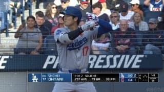 どうやって抑えるんだ…大谷翔平の打席を“遠い目で見つめる”相手監督の表情が話題に 現役時代は直接対戦も…カメラが捉えた一コマ