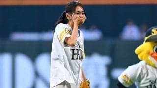 フジ2年目女子アナが始球式　元売り子がハニカミ投球…本拠地で“凱旋登板”に拍手喝采
