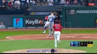 「これは珍しい」大谷翔平の打席で激レア光景…まさかの結果に本人も上空見上げ“フリーズ”一歩も動けなくなる状態に「ノックかと思った」