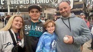 大谷20号ボールで大争奪戦、2児のパパが強奪キャッチ「とても興奮してます」