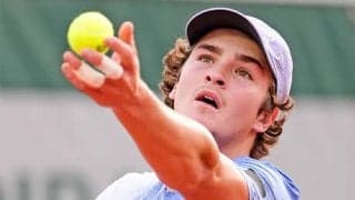  18歳 シード撃破し全仏OP初白星 