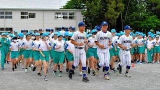 健大高崎の選手ら　小学校で運動教室