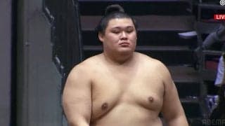 大の里、大一番を前に花道奥で見せた“謎の動き” カメラが捉えた瞬間 第75代横綱誕生に「大豊時代の到来」「来場所が楽しみ」ファン歓喜【大相撲五月場所】