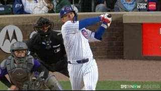 「強烈な打球がレフトへ」鈴木誠也、“MLB一番乗り”快挙達成にカブス40歳大ベテランも燃えた！ ベンチで捉えた激アツ光景…現地実況は大興奮