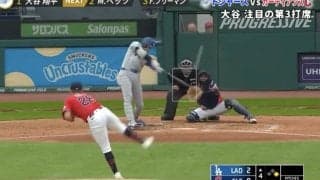 あれがホームランいっちゃうの？ 大谷翔平、打ち損じて”まさかの光景”「おかしい」「バケモノかよ」 衝撃の逆方向弾→野手の頭上を“ゆっくり通過”
