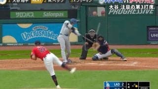 これで入る？ 大谷翔平、“たまらん”逆方向弾「高さもメチャメチャ出た」 解説者ドン引き… バッテリー困惑の“大谷らしい一撃”「引っ張って欲しい。あるいは見逃して欲しい」