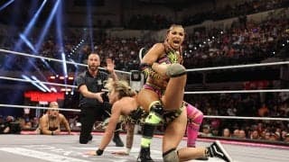 どうなってるの？ “身体能力お化け”女子レスラー同士の試合がアクロバティックすぎる…「女子史上最高試合だ」40秒間に5度のキックアウト合戦