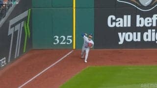 ドジャース戦で驚愕シーン！強肩炸裂→一時セーフもチャレンジで判定覆る「コントロールやば」「爆肩すぎる」