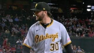 なんで笑ってんだよ… 怪物右腕、三振奪って“ニヤニヤ”「こんなん打てないだろ」変化しすぎた？ スキーンズ、捕手も捕れない“超絶魔球”