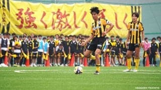 伝統の「14番のキャプテン」を託された17歳の覚悟。前橋育英高校・竹ノ谷優駕が明るくしなやかに発揮するリーダーシップの行方  【NEXT TEENS FILE.】