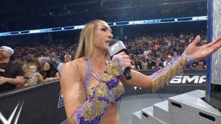 「どんな格好や」「小林幸子やんけ！」最強“美魔女”レスラーのド派手衣装に視聴者騒然…「悪の女王だ」もはやツッコミが“大喜利状態”に