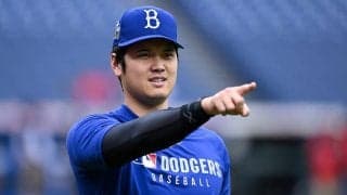大谷翔平に向けて“宝物”を見せる少年「かわいすぎる」　ファン歓喜の瞬間「野球を愛する理由」