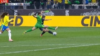 「漫画かよ！」なでしこジャパンの“幻のゴール”に騒然！ ブラジル女子２人が渾身スライディングもゴールネット突撃→VARチェックでまさかの取り消し「よく見てたな…」