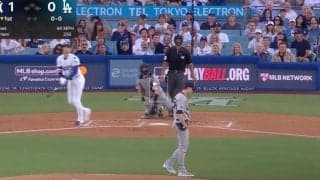 どうなってんだ…？ 大谷翔平の高速打球で“異変”「動かない」 いきなり“初球被弾”→投手のリアクションが話題に「エグすぎる」