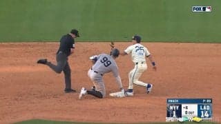 足だけじゃないのかよ…！キム・へソン、強肩でジャッジを一刺し “孤軍奮闘”許さぬ好プレーに「ハイライト映像に新たな1ページを刻んだ」公式絶賛