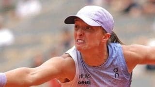  女王 大逆転勝ちで4連覇へ望み繋ぐ 