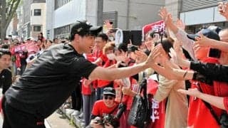 B1・三遠フェニックスが中地区優勝でパレード　豊橋が赤く染まる