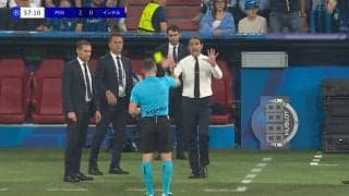 「何キレてんねん」インテル指揮官、情熱爆発の“謎ジェスチャー”が話題「ミスタービーンのような動き」ファウルに激昂?→イエローカードをもらった瞬間