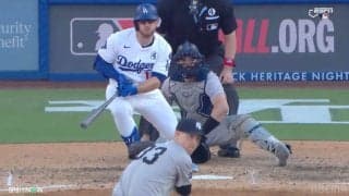 危機一髪！ド軍・マンシーの“痛烈”ピッチャー返しがヤ軍左腕にあわや直撃…167キロ打球が真横を通過し「ヒヤリ」驚きの表情