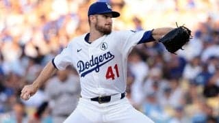 試合前、ド軍ロッカーから姿を消した右腕　私服姿で悲壮…わずか1週間での“戦力外通告”