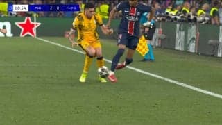 一体何した？“NEXTネイマール”のとんでもない凄技にスタジアム騒然「何歳だよマジ」曲芸級の超絶ターンヒールパスでシュートチャンス演出の瞬間